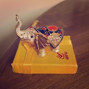 Small elephant trinket